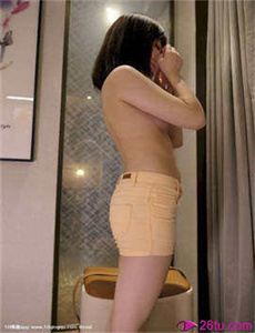 美艳人妻在厨房翘着屁股